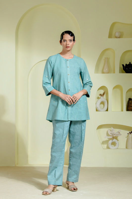 Crafted in pure linen, this aqua blue co-ord set