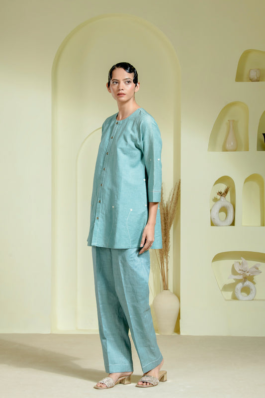 Crafted in pure linen, this aqua blue co-ord set