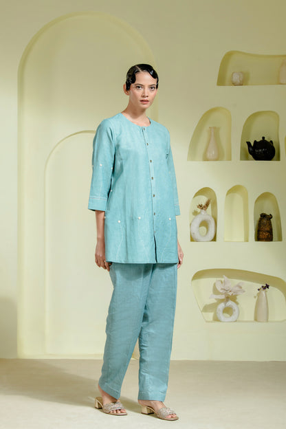 Crafted in pure linen, this aqua blue co-ord set