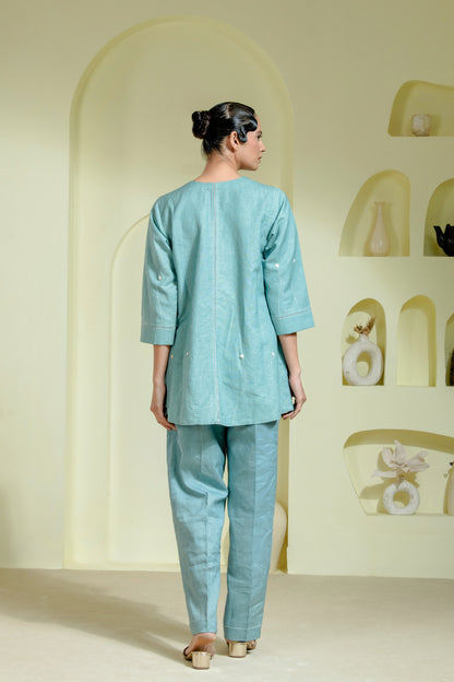 Crafted in pure linen, this aqua blue co-ord set