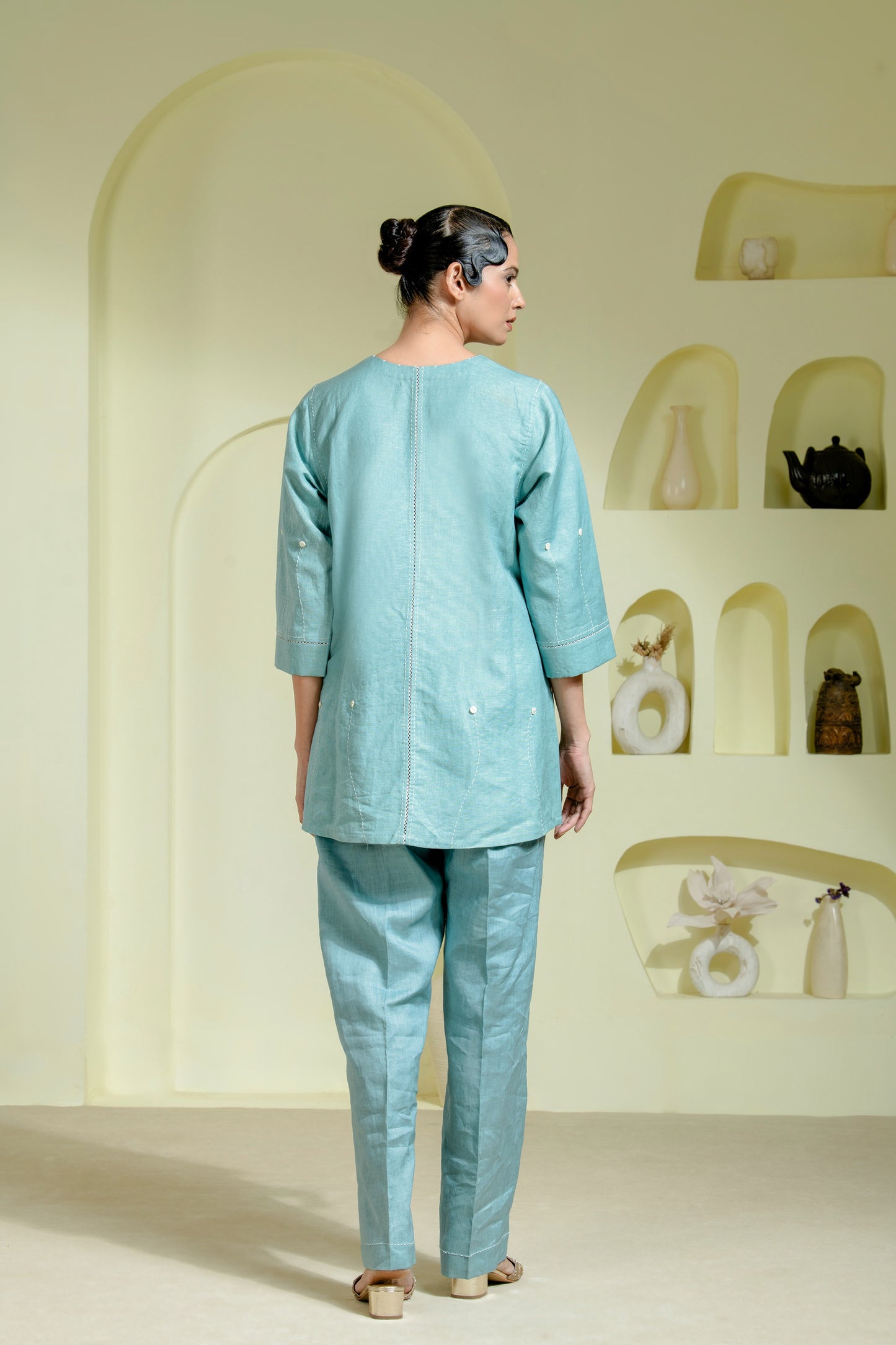 Crafted in pure linen, this aqua blue co-ord set